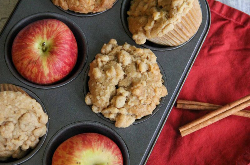 Amazing Apple Cinnamon Muffins with Crumb Topping
